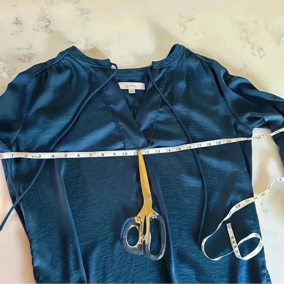 Loft Blue Peasant Top Long Sleeve Tie V Neck Silky Size M - Picture 12 of 13